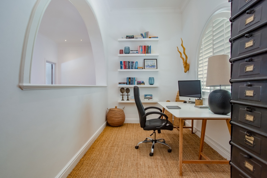 4 Bedroom Property for Sale in Devonvallei Western Cape